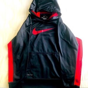 Nike boys red and black thermal fit jacket size L